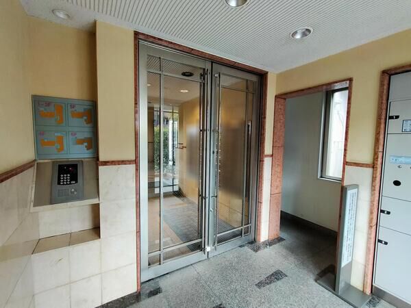 【世田谷上町ハイム】エントランス