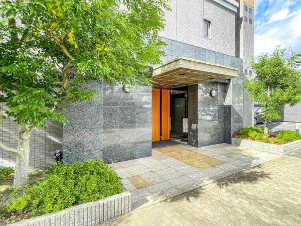 【コンアルマーディオ横濱鶴見】エントランス