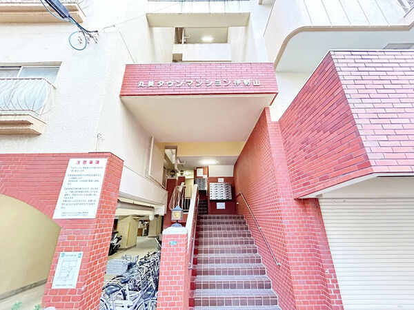 【丸美タウンマンション伊勢山】エントランス