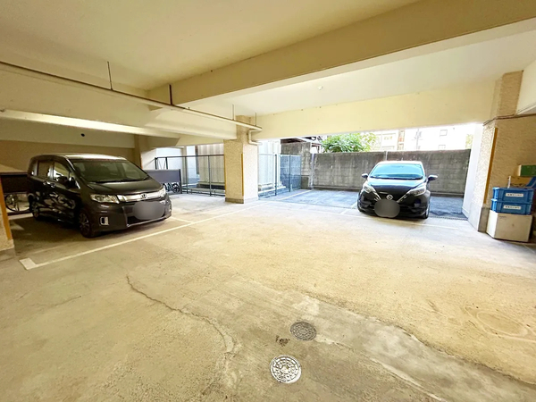 【丸美タウンマンション伊勢山】共用部分(駐車場) 【丸美タウンマンション伊勢山】共用部分(駐車場)