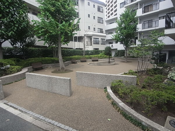 【東急ドエルデュオプラザ川口】エントランス前共用部分