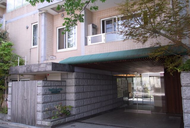 【ロイヤルシーズン成城】エントランス