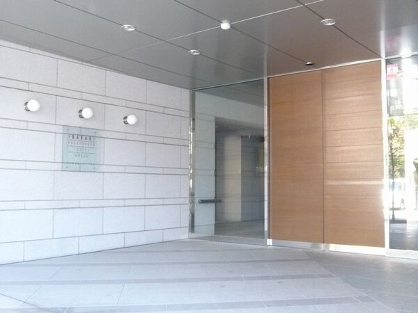【茨木中津町シティハウス】エントランス前