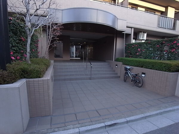 【セラード武蔵浦和】エントランス