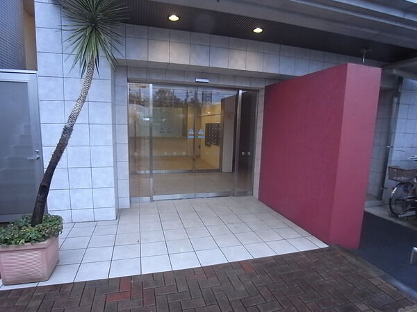 【ライオンズアベニュー別所沼公園】エントランス 【ライオンズアベニュー別所沼公園】エントランス