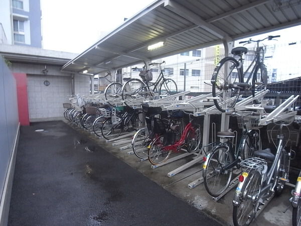 【ライオンズアベニュー別所沼公園】駐輪場 【ライオンズアベニュー別所沼公園】駐輪場