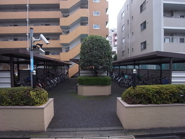 【武蔵浦和ローヤルコーポ】駐輪場