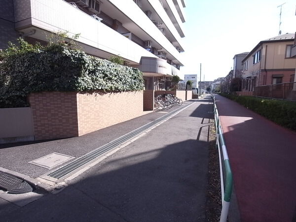 【ライオンズマンション武蔵浦和ガーデン】前面道路
