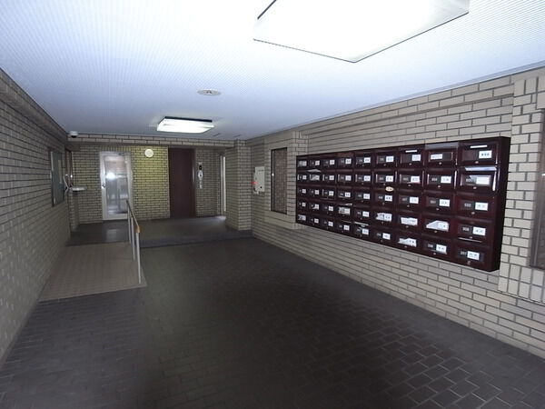 【浦和白幡第３ローヤルコーポ】エントランス