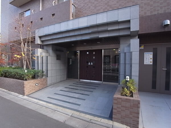 【D’レスティア武蔵浦和】エントランス