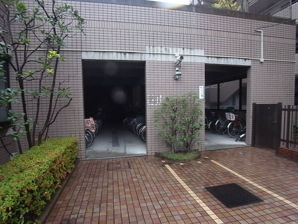 【東急ドエルアルス武蔵浦和弐番館】駐輪場