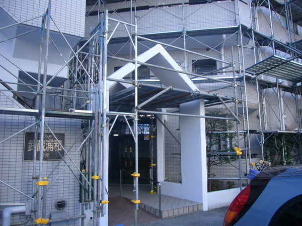 【コスモ浦和根岸壱番館】エントランス