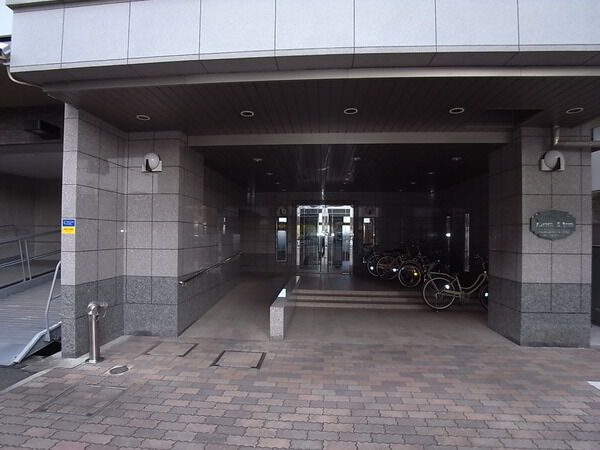 【レーベンハイム武蔵浦和弐番館】エントランス