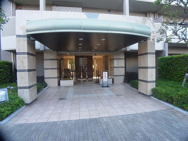 【ルイシャトレ川口プレイズ】エントランス