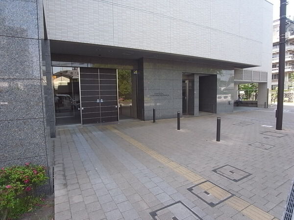 【ライオンズクオーレ所沢元町】エントランス