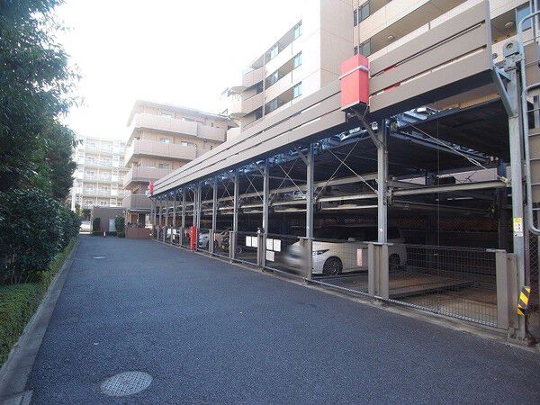 【ライオンズステージ蕨】駐車場