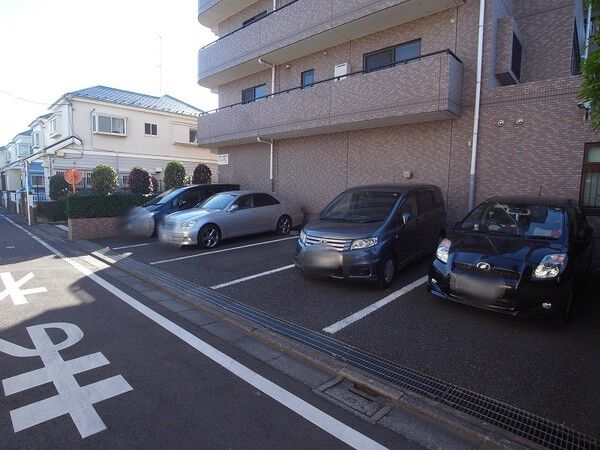 【ライオンズマンション蕨南町】駐車場