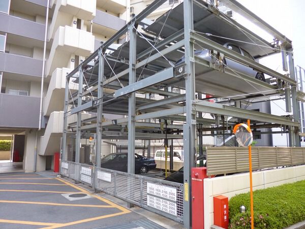 【レーベンハイム入間プライムアヴェニュー】パネル式敷地内駐車場 【レーベンハイム入間プライムアヴェニュー】パネル式敷地内駐車場