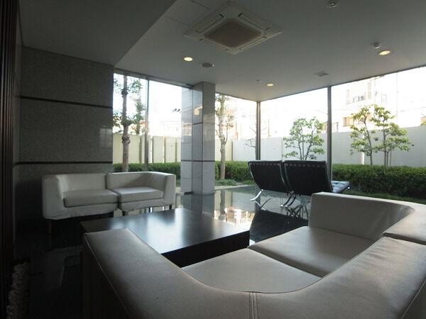 【イニシア朝霞】エントランスラウンジ