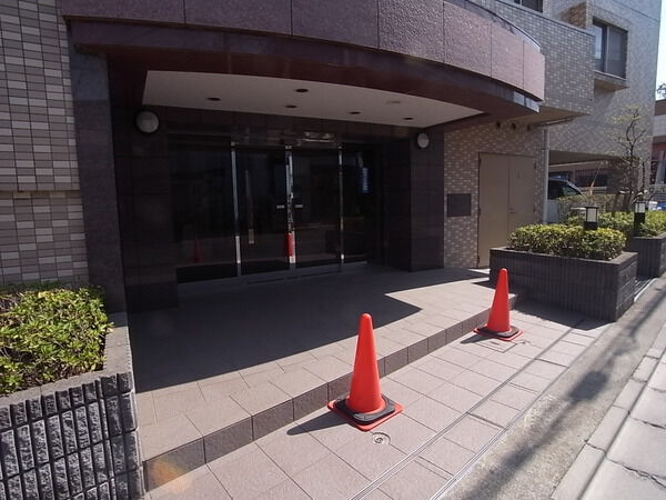 【ローヤルシティ上福岡】エントランス