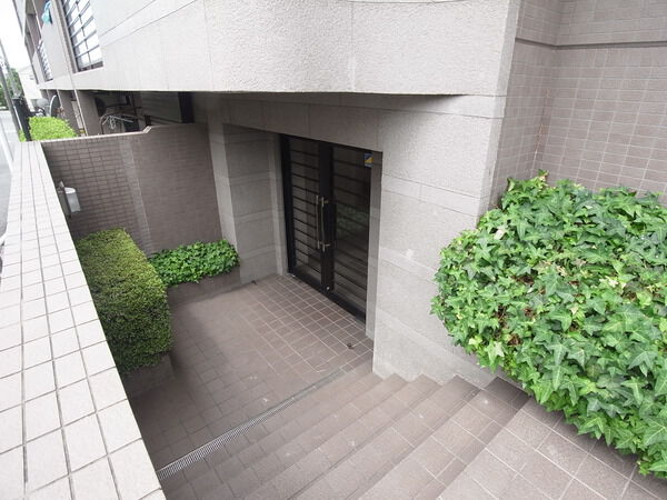【コスモ新検見川グランヒル】マンション入口