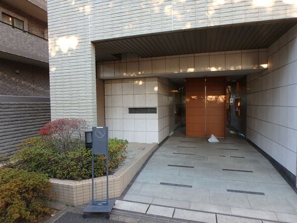 【コスモハイセレサ稲毛海岸】エントランス 【コスモハイセレサ稲毛海岸】エントランス