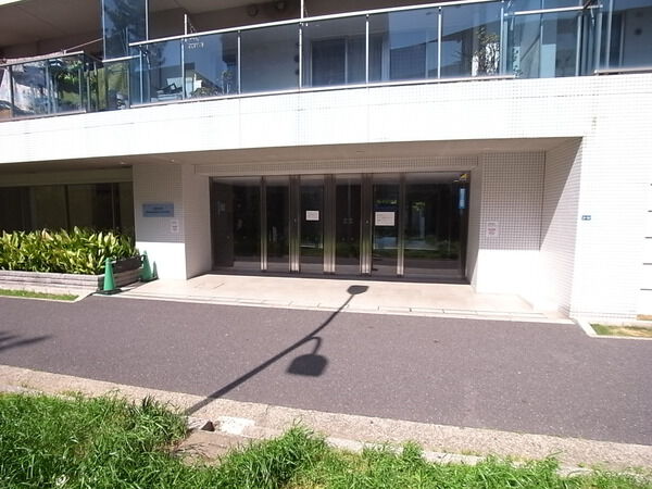 【ゼファー稲毛海岸クリスタル】エントランス 【ゼファー稲毛海岸クリスタル】エントランス