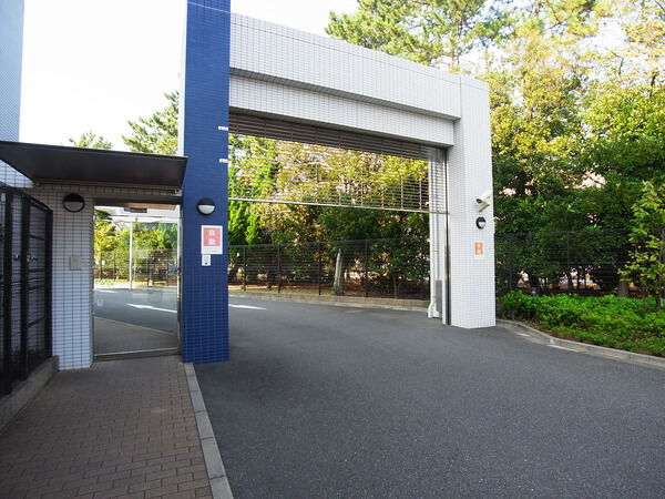 【グランスイート稲毛海岸】駐車場ゲート 【グランスイート稲毛海岸】駐車場ゲート