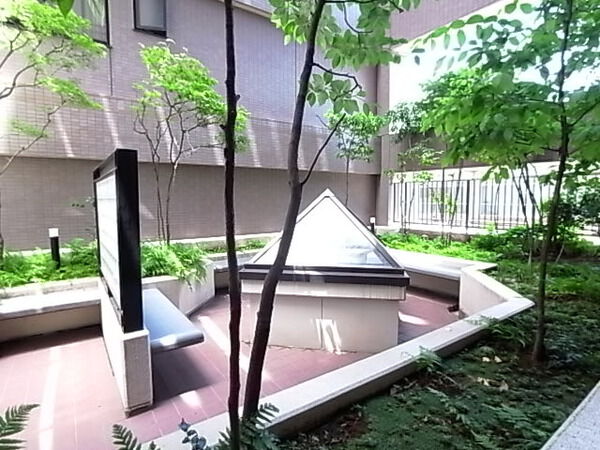 【ヴィルヌーヴ検見川浜】屋上庭園 【ヴィルヌーヴ検見川浜】屋上庭園