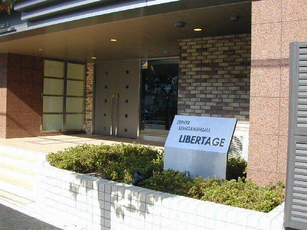 【ゼファー検見川浜リバテージ】エントランス入口 【ゼファー検見川浜リバテージ】エントランス入口