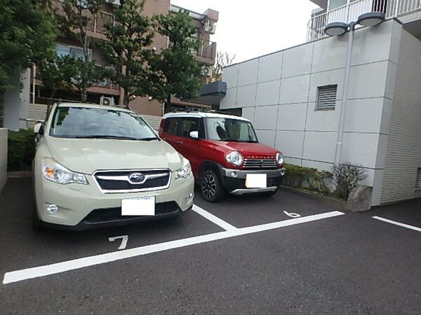 【ライネスハイム南市川】駐車場