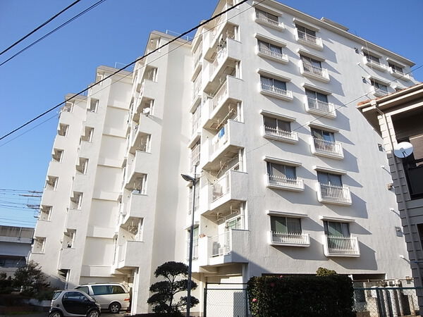 【サンハイツ市川】建物外観