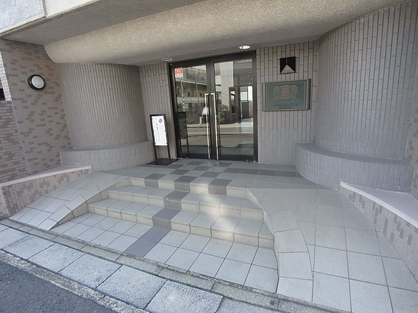 【ライオンズマンション南行徳】メインエントランス