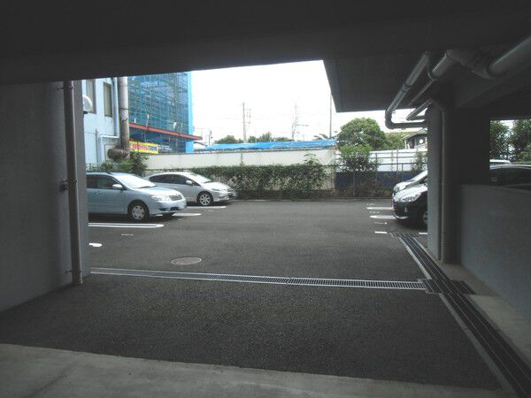 【サンハイツ船橋海神】駐車スペース
