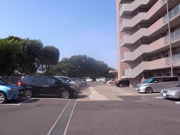 【ペルル薬園台七林】駐車場