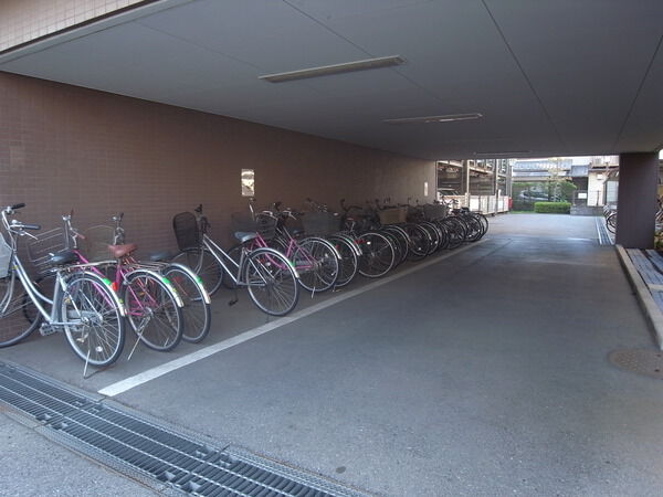 【ヴェラハイツ北習志野】駐輪場・駐車場