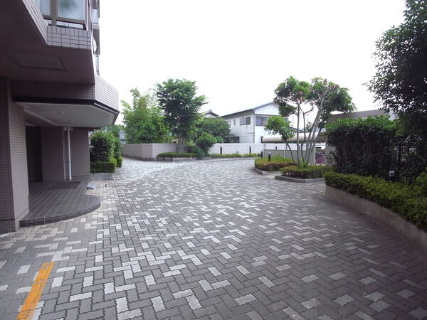 薬円台公園ガーデンハウス