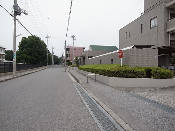 【東急ドエルアルス薬円台公園】全面道路