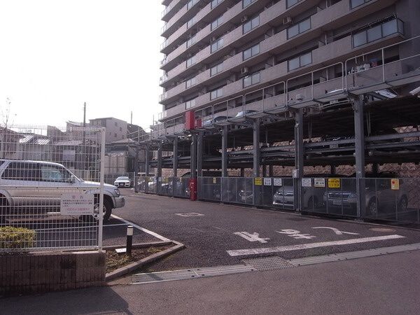 【ライオンズマンション柏第2】駐車場