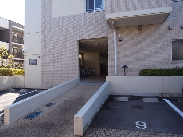 【コスモヒルズ八千代台】駐輪場 【コスモヒルズ八千代台】駐輪場