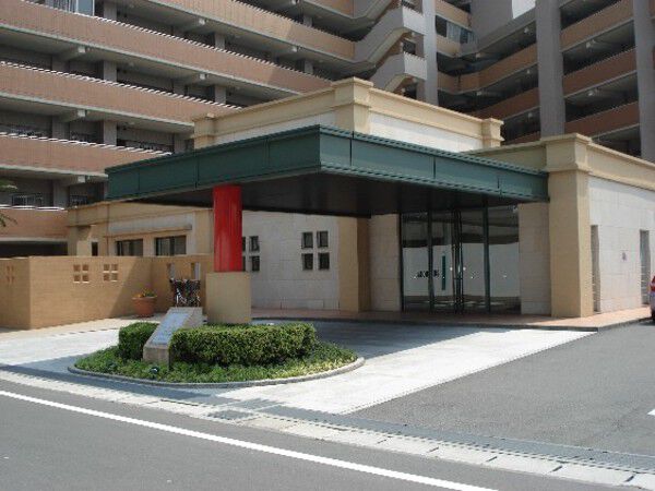 【クレストフォルム新浦安グランデッツァ】エントランス車寄せ 【クレストフォルム新浦安グランデッツァ】エントランス車寄せ