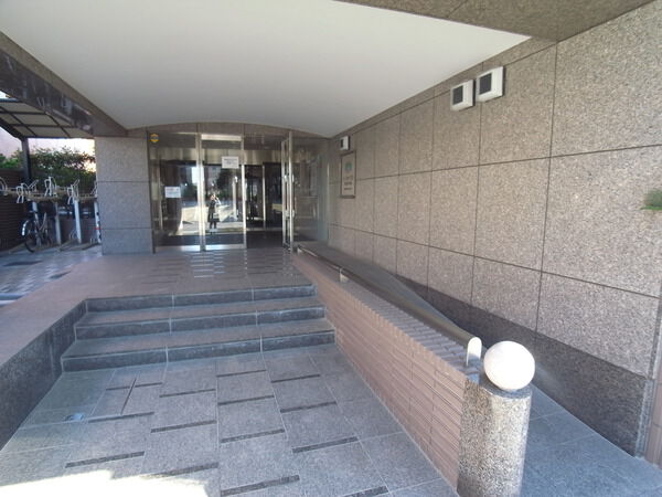 【ローズガーデン舞浜参番館】エントランス
