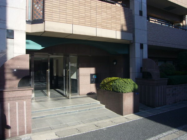 【ローズガーデン舞浜八番館】エントランス