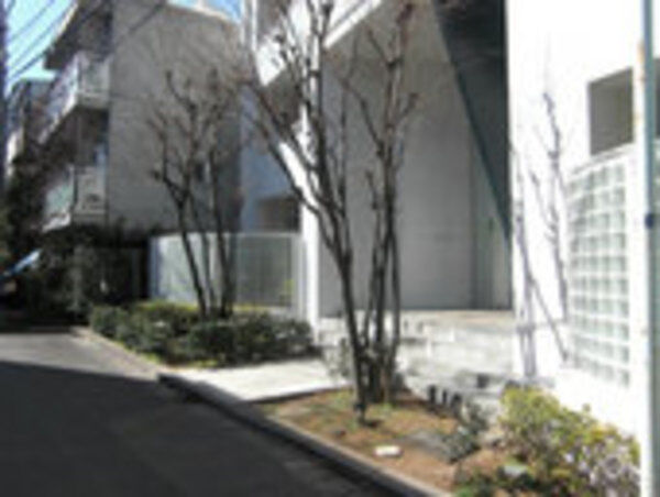 小田急コアロード広尾