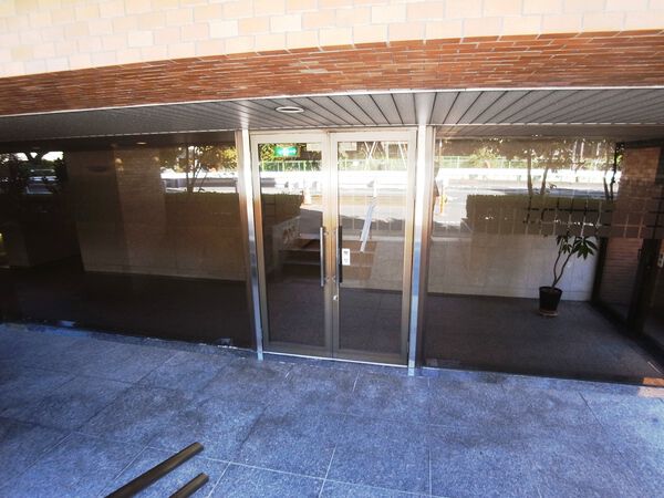 【白金台ハウス】エントランス（２）