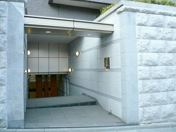 【エクサーヴ高輪】エントランス