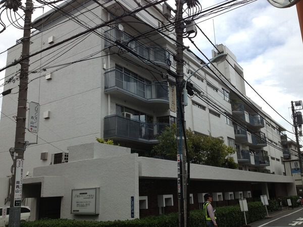 南青山アパートメンツ