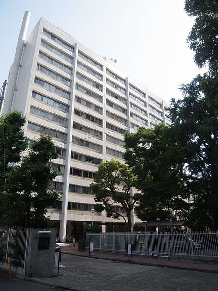 広尾ホームズ