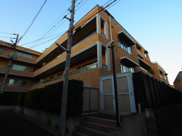 【パークハウス市谷砂土原町レフィナール】外観