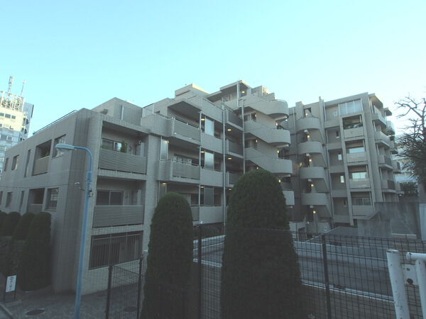 【グランベスタージュ市ヶ谷】外観